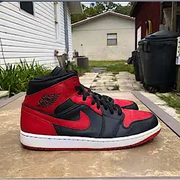 Nike Air Jordan Retro 1 Banned Bred 1s: Size 10.5